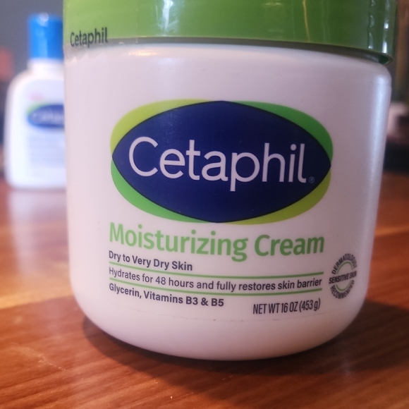 Cetaphil Moisturizing Cream - White and Green - Picture 5 of 6